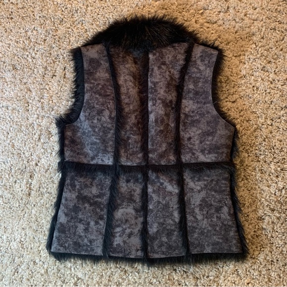 Black and Grey Faux Fur and Faux Suede Vest Women’s Size Small - Picture 10 of 14